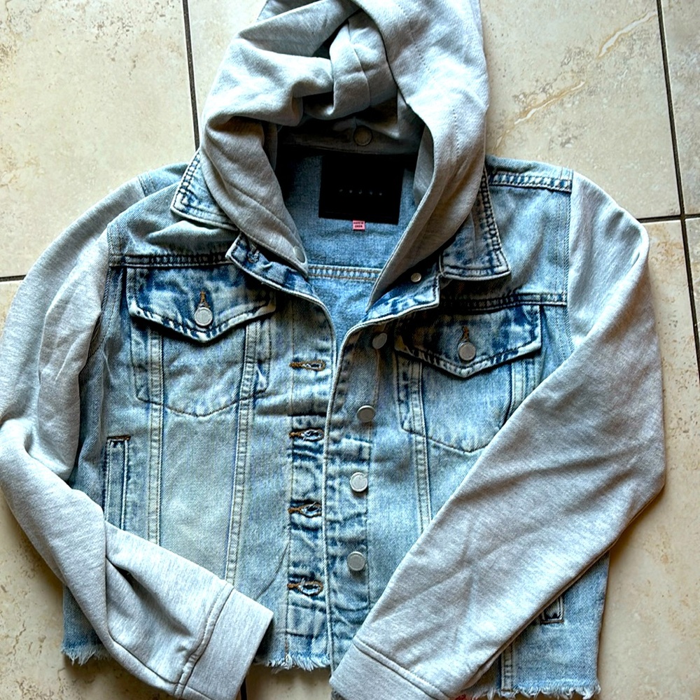 NWT BlankNYC Cropped Jean Jacket with hood